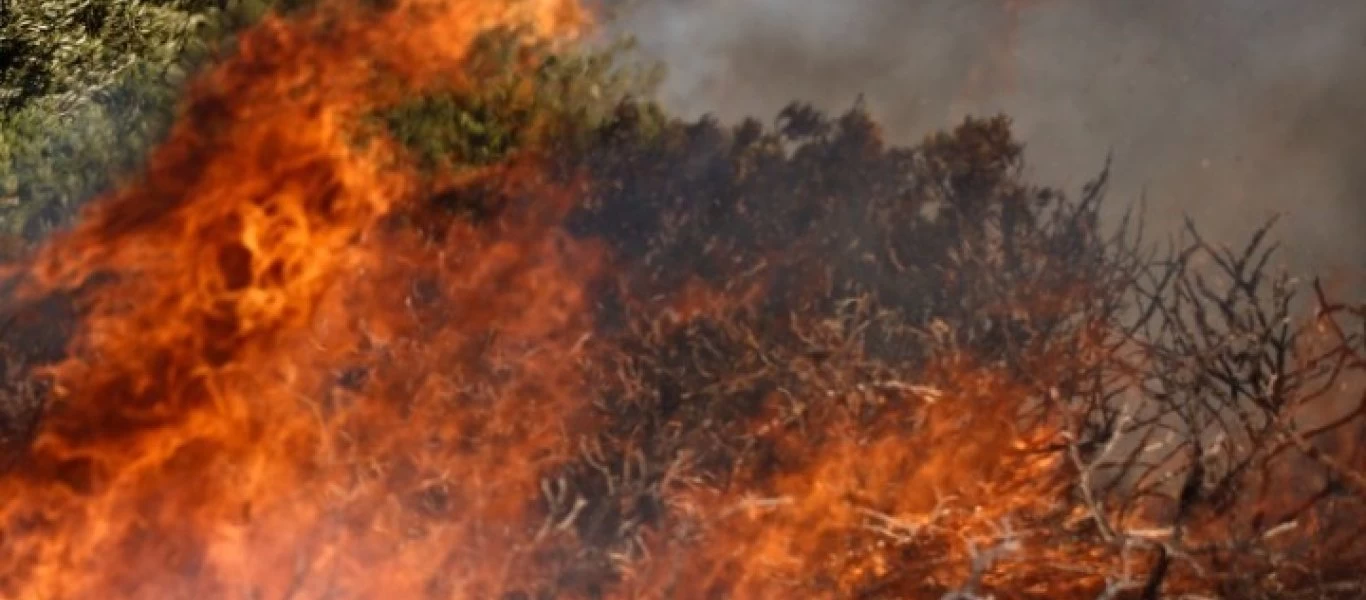 Ασπρόπυργος: Φωτιά σε εξέλιξη στον Λάκκο Κυρίλλου σε βιομηχανική περιοχή (βίντεο)